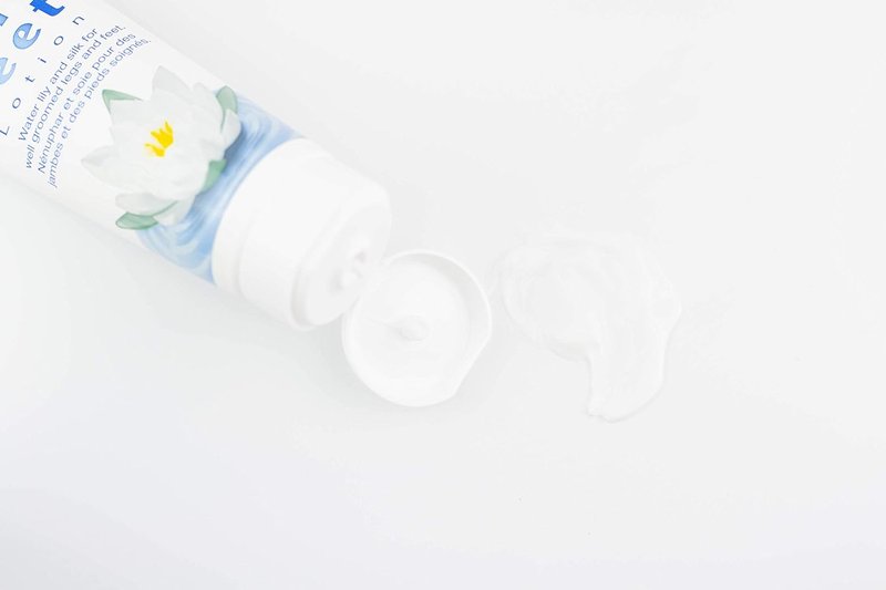 Gehwol Soft Feet Lotion - Water Lily Scent, 4.4 Ounce | Moisturizing Foot Care