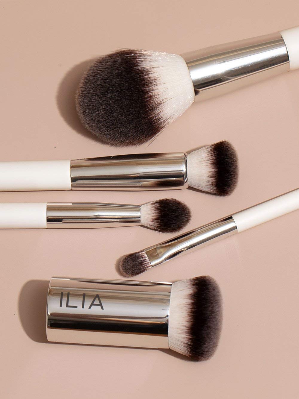 ILIA - Perfecting Buff Brush | Versatile Brush For Cream or Liquid Products Made with Aluminum + Soft, Vegan Bristles | Smooth Finish | Expertly Crafted | Non-Toxic, Vegan, Cruelty-Free, Recyclable