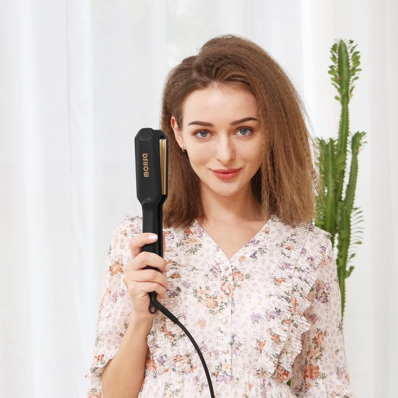 DSHOW Crimping Iron Hair Crimper for Hair-Volumizing Crimper with Titanium Ceramic Plates, 5 Temp Settings (140C-220C), Hair Crimping Tool for Fluffy Volume and Texture, Auto Off, Dual Voltage [Black]