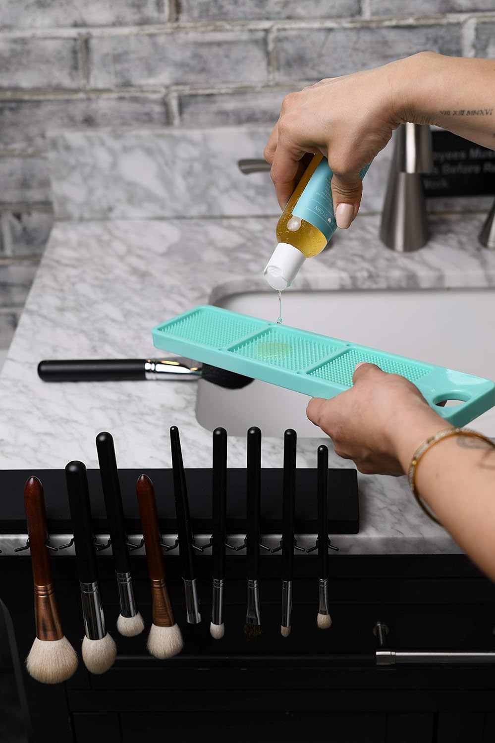 Makeup Brush Cleaner - Quickly Cleans & Protects Brushes | Plant-Derived Ingredients, No Residue