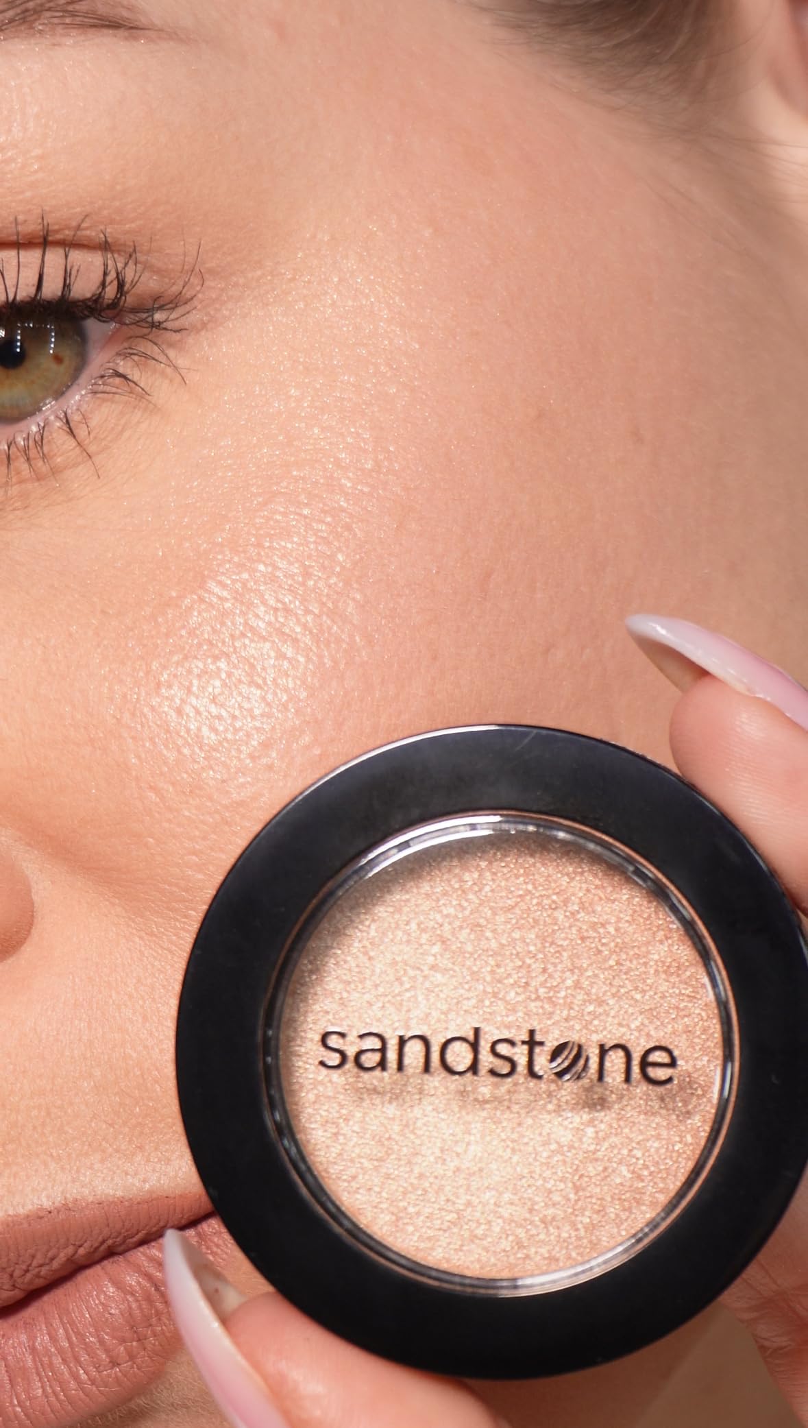 Sandstone Scandinavia Hypoallergenic Powder Highlighter (Golden Champagne)