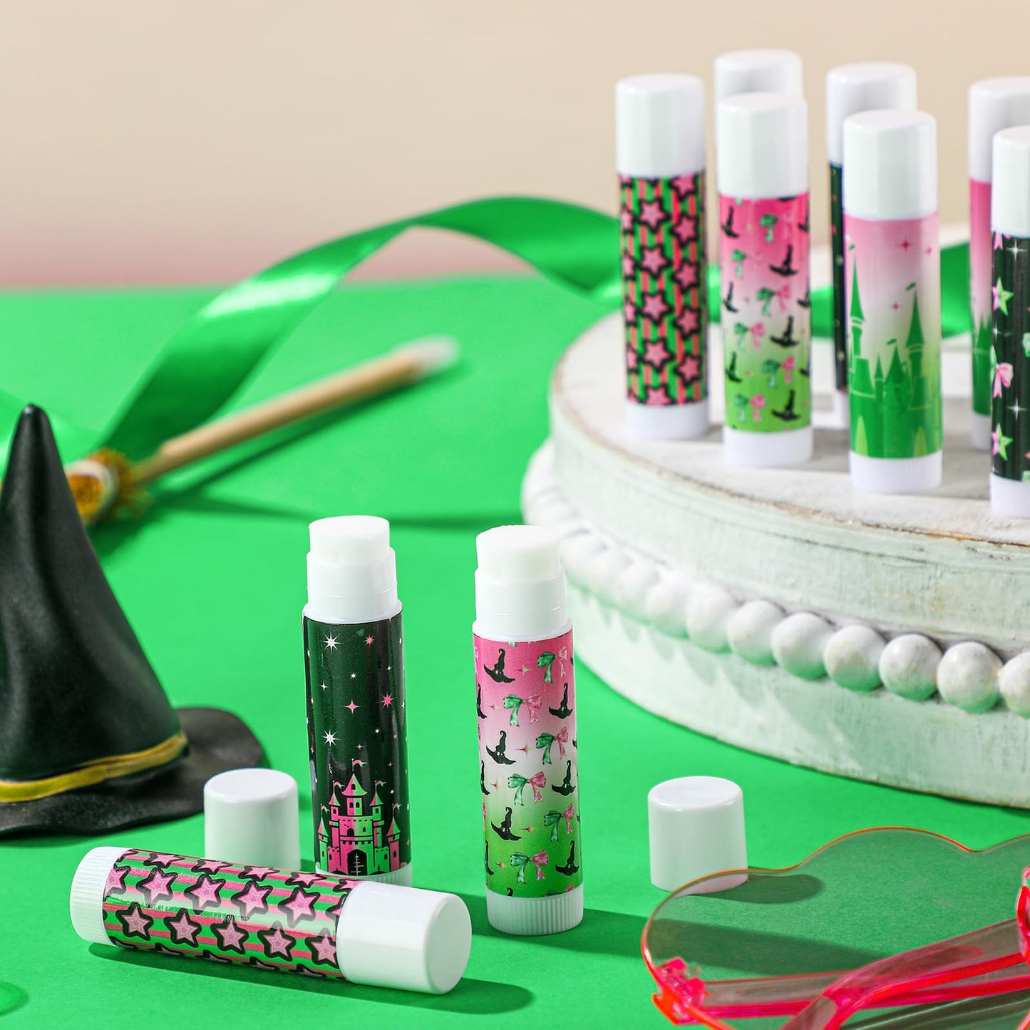 Qunclay 50 Pcs Witch Lip Balm Christmas Party Favors Pink and Green Princess Gifts Bulk Moisturizing Lip Care for Women Movie Fans Makeup Gifts Party Supplies Christmas Stocking Stuffers