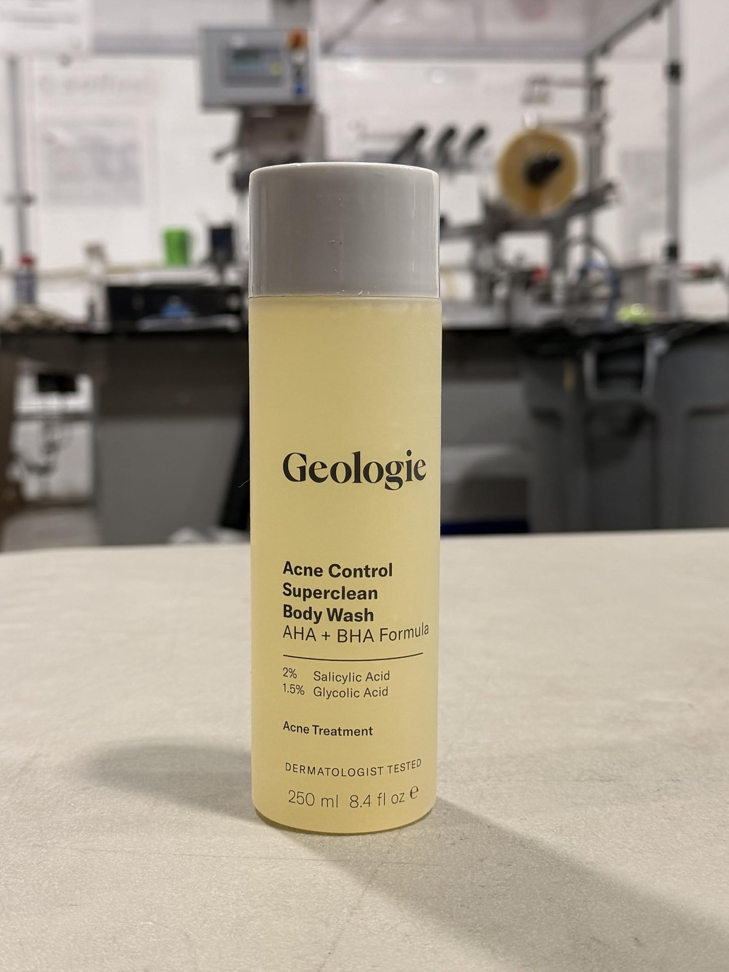 Geologie Acne Control Body Wash | Exfoliating AHA + BHA Cleanser for Men & Women | Reduces Bacne & Body Breakouts | Salicylic Acid + Glycolic Acid | 8.4 Fl Oz