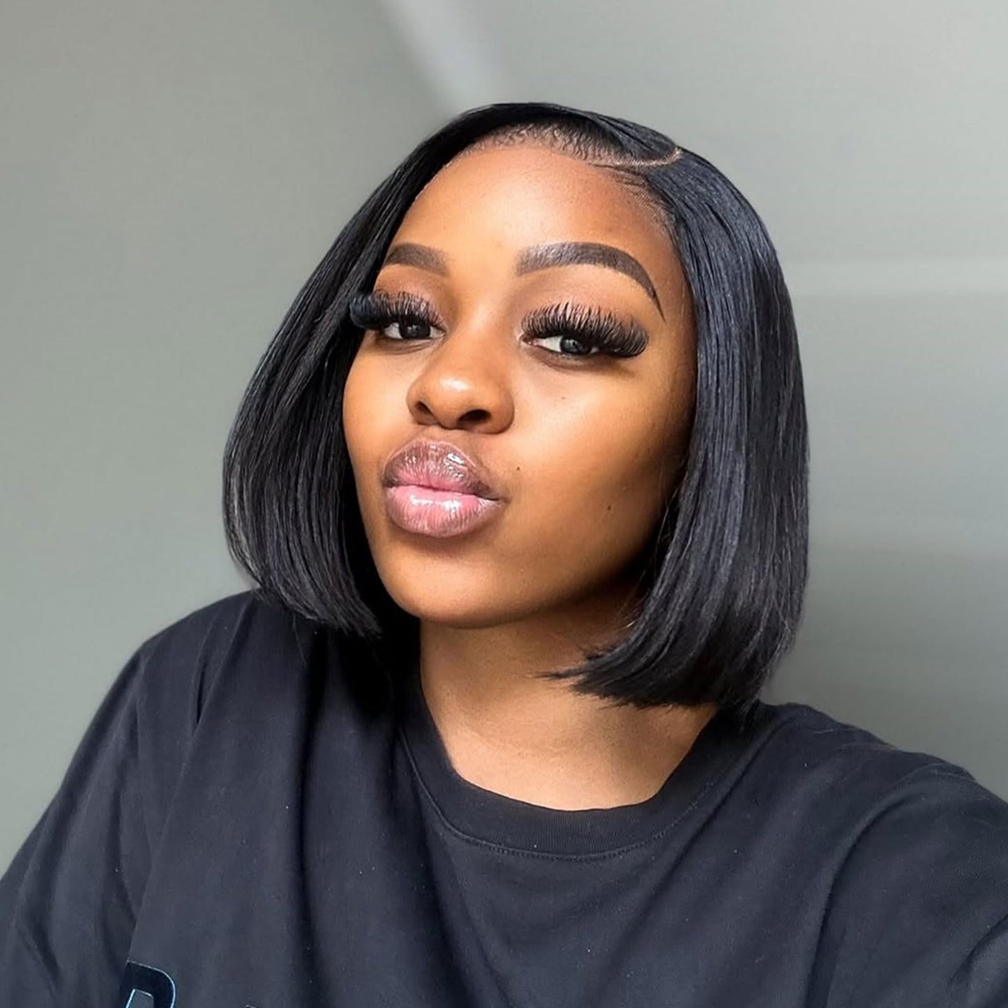 DSEKCAIN Bob Wig Human Hair 4x4 Lace Closure Middle Part Short Straight Bob Wigs for Women 100% Real Human Hair Natural Black 1B Color 10 Inch