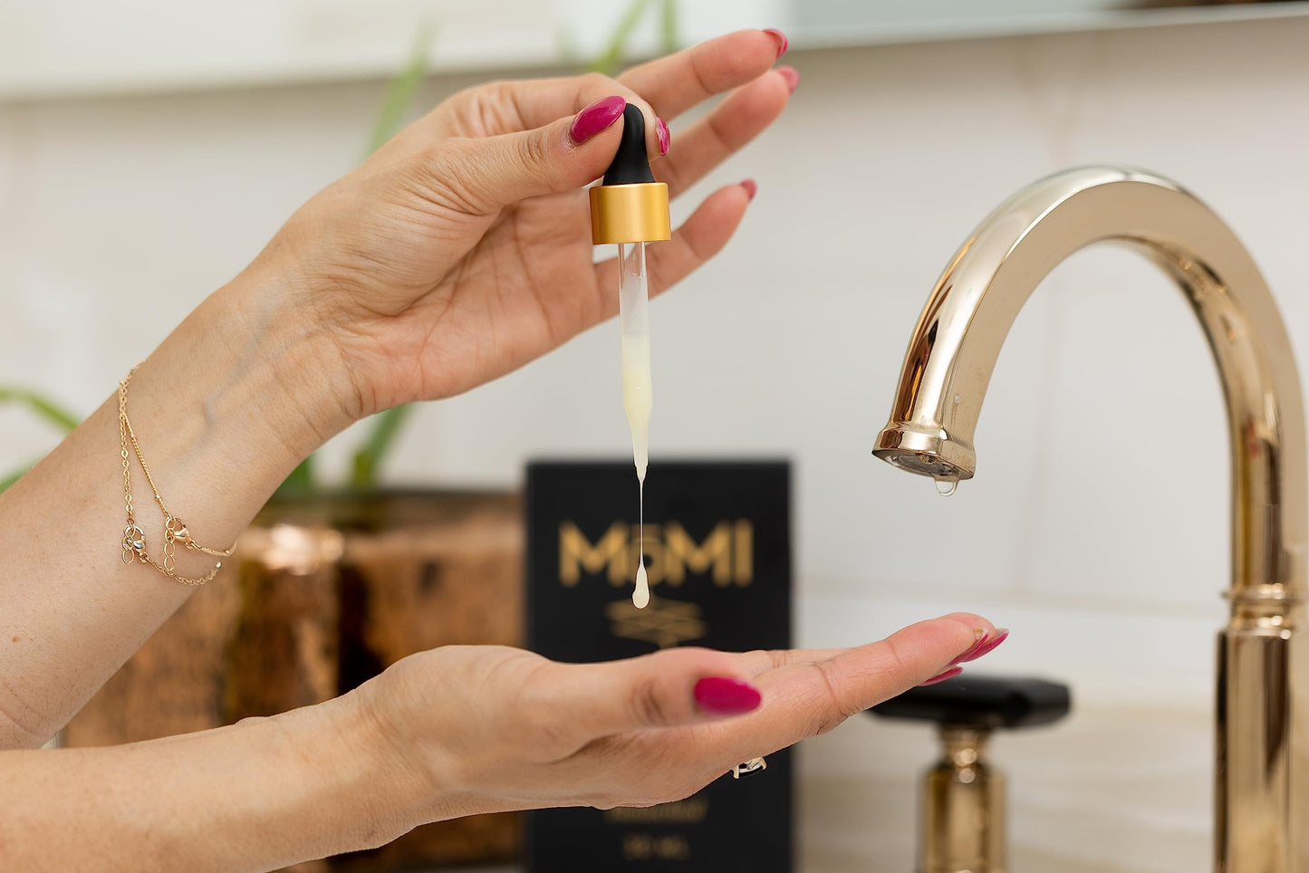 MōMI Retinol with Bakuchiol Serum, 1 oz, Anti-aging. For sensitive skin. Reduces fine lines and wrinkles. Contains, Retinol GS50, HA, and Bakuchiol