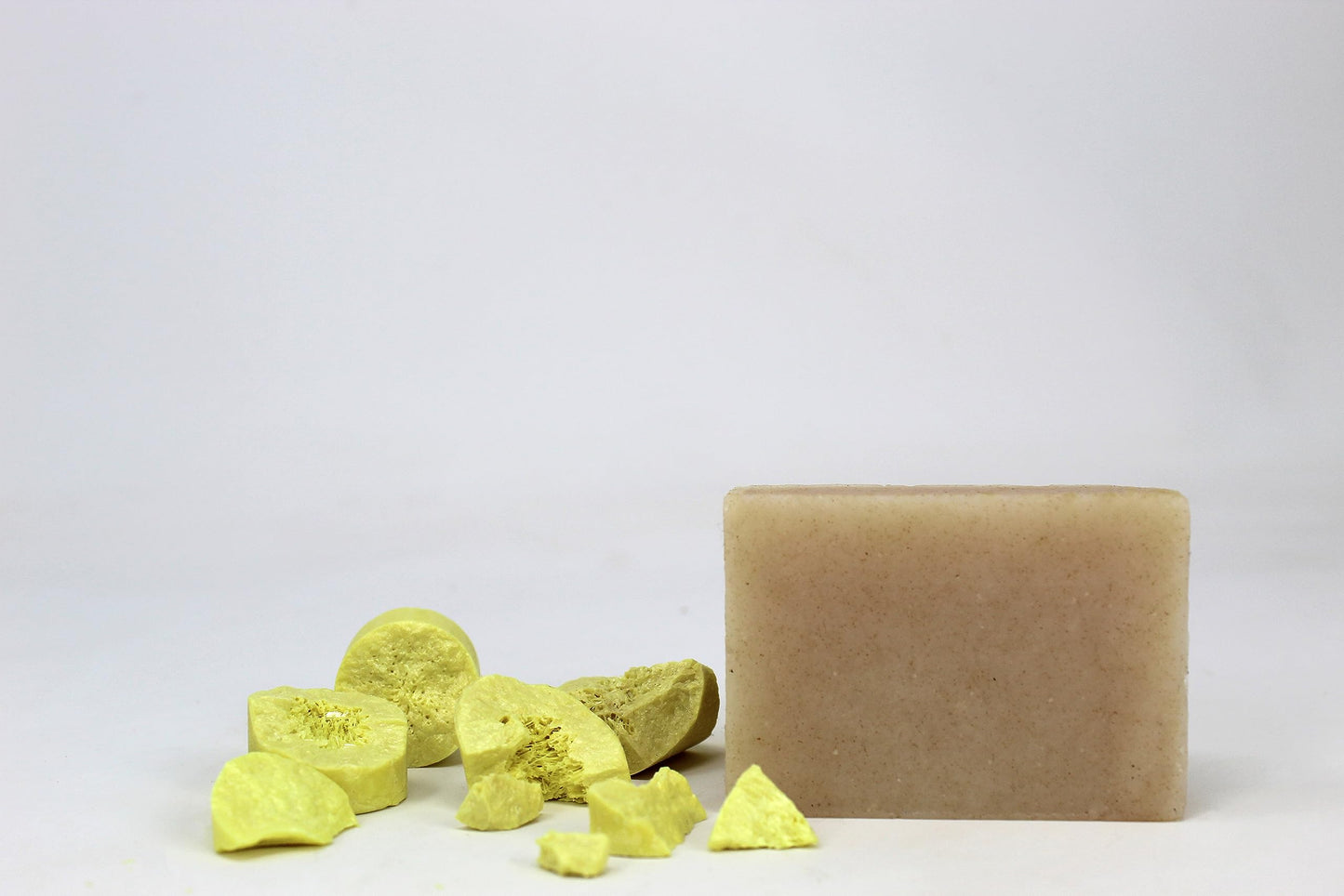 LYNPHA VITALE Sulfur Soap Bar - 100% Handmade Natural Bar Soap with Coconut Oil - Sulphur Soap ideal to Nourish and Heal Oily Skins - 3,5 oz - 3 Soaps Pack
