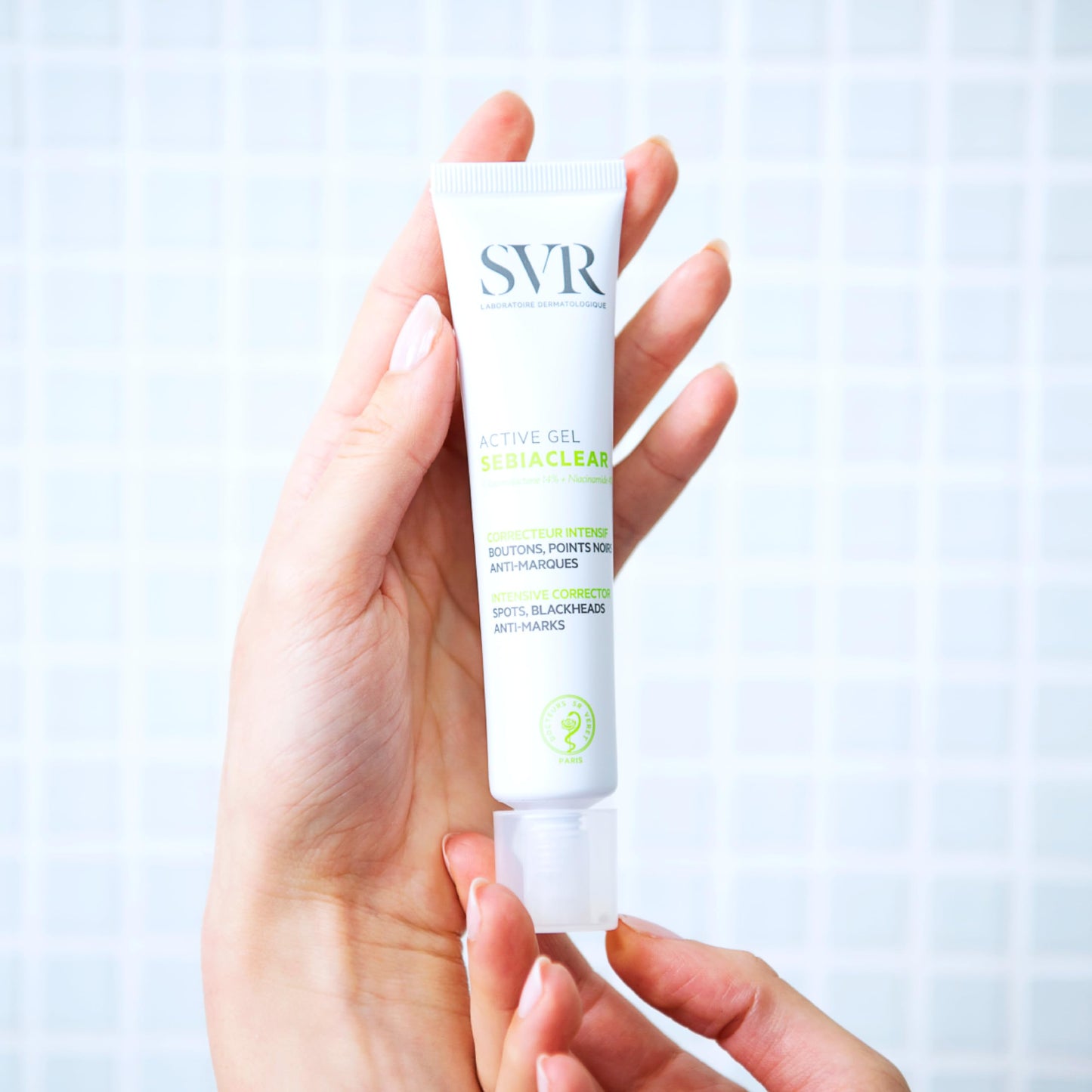 SVR - Sebiaclear Mat + Pores - Oil-Free Daily Matte Moisturizer with PHA & Niacinamide - For Oily, Combination, and Sensitive Skin - Reduces Visible Pores - Non-Comedogenic - 40ml