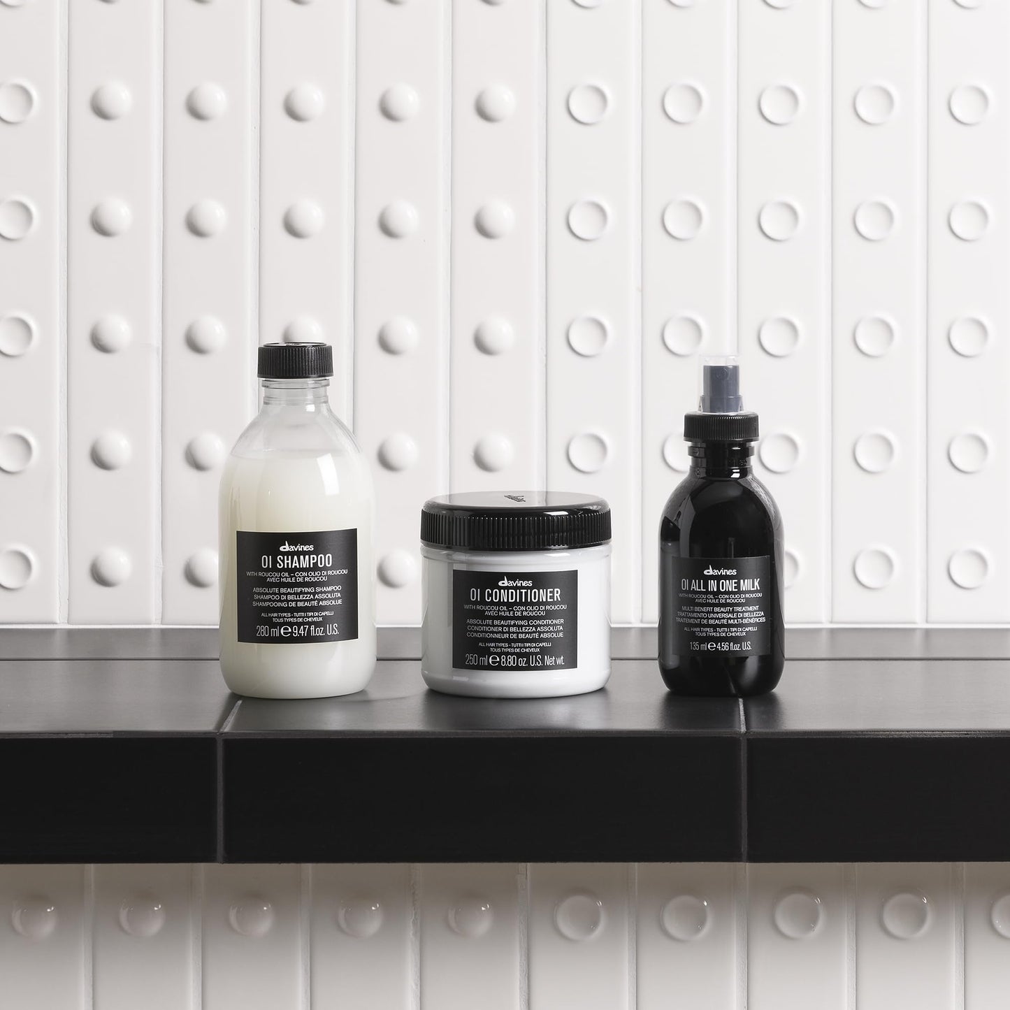 Davines OI All In One Milk, Hair Leave-in Milky Conditioner Multi-Function Spray Treatment - Detangles, Controls Frizz & Heat Protectant - Weightless Antioxidant Roucou Oil Formula, 4.56 Fl Oz