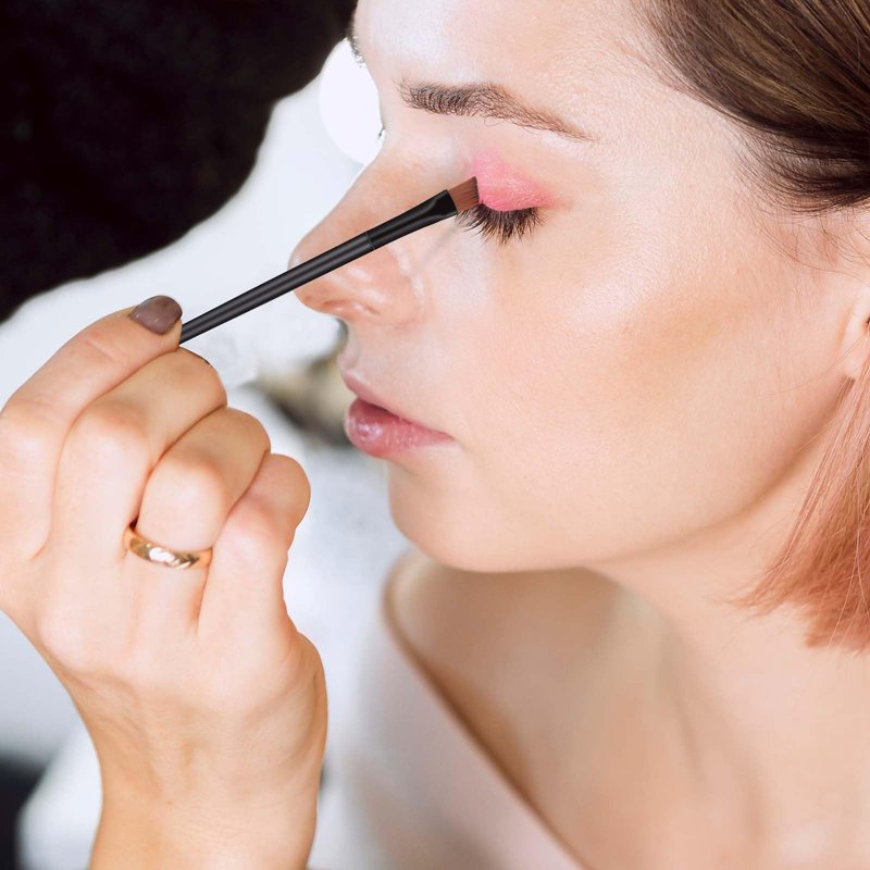 50 Pieces Angled Eyebrow Brushes Eyebrow Tint Brush Flat Tapered Eyebrow Concealer Brush Eye Shadow Applicator Sticks Disposable Eye Makeup Brushes