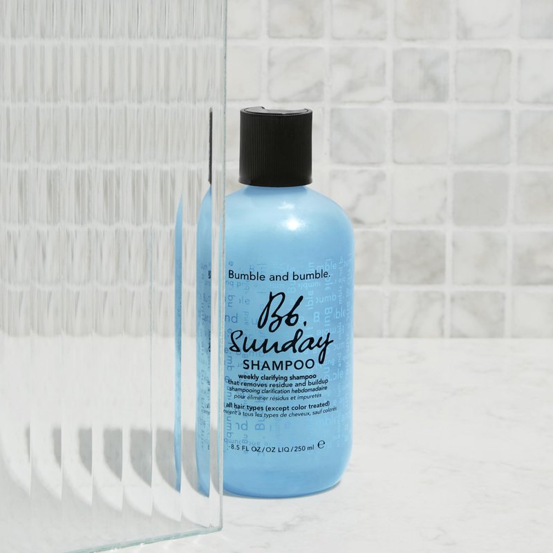 Bumble and bumble. Sunday Weekly Clarifying Shampoo | Gently Deeply Cleanses | Removes Residue Excess Oil + Pollutants | Scalp Care | For All Curly, Wavy, Straight Hair | Standard Size, 8.5 Fl Oz