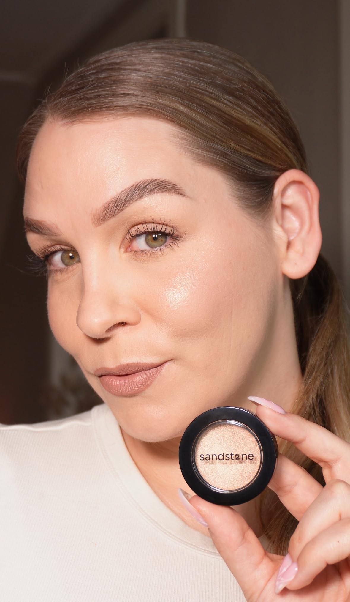 Sandstone Scandinavia Hypoallergenic Powder Highlighter (Golden Champagne)