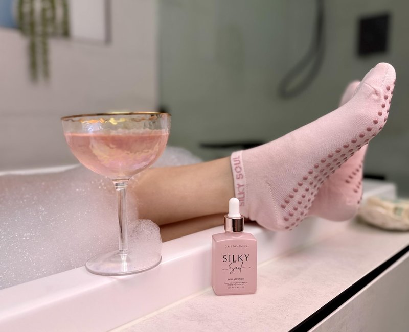 Moisturizing Socks for Dry Feet & Cracked Heels – Silky Soul Silicone Infused Hydrating Foot Care Socks with Tincture, Reusable Overnight Foot Repair & Heel Softening Treatment