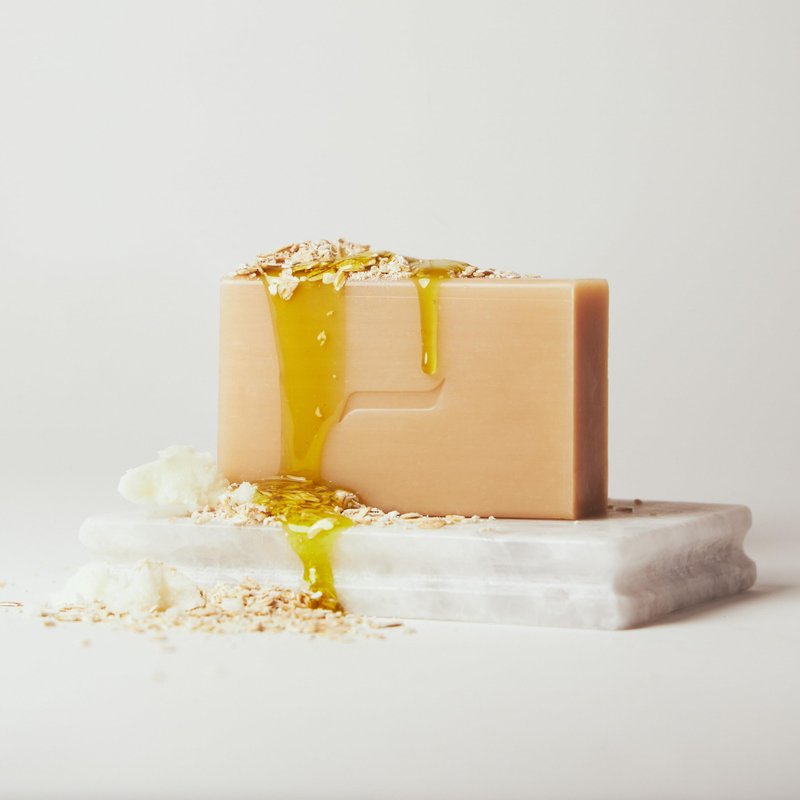 Caswell-Massey Oatmeal Bar Soap - Soothing Colloidal Oatmeal, Shea Butter and Cocoa Butter - Gentle Moisturizing Soap for Sensitive and Dry Skin - Plant-Based and Cruelty-Free - Made in USA - 5.8 oz