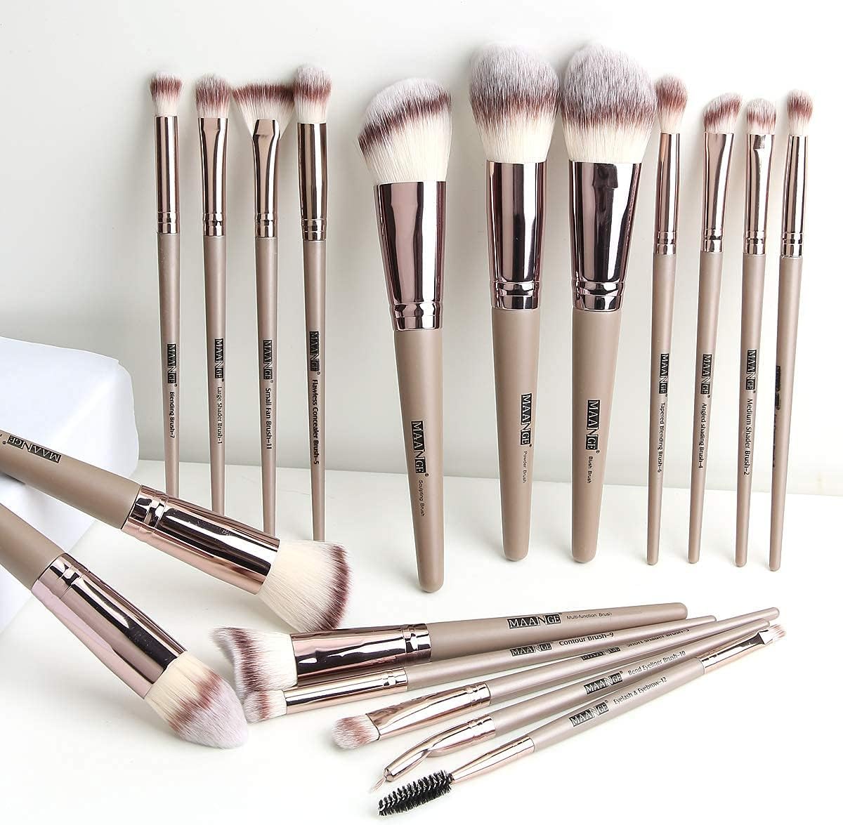 Makeup Brushes, 18 Pcs Professional Premium Synthetic Makeup Brush Set with Case, Foundation Kabuki Eye Travel Make up Brushes sets (Champagne Gold)