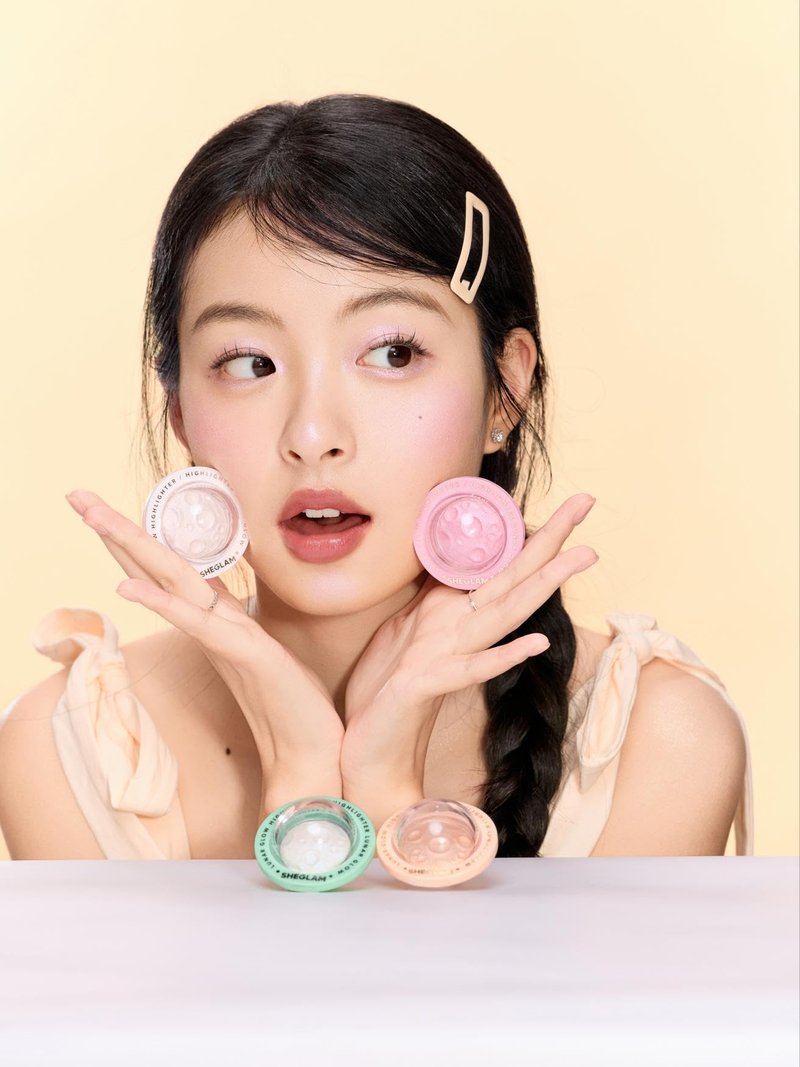 SHEGLAM Lunar Glow Highlighter Face Highlighter Multichrome Glitter Shimmer Highlighter Makeup Eye Face Body Highlighter Illuminator, Silky Creamy Eyeshadow-Heart Galaxy