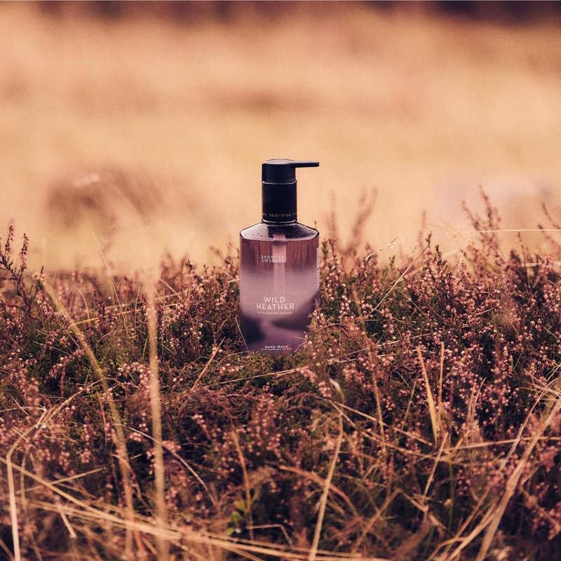 Scottish Fine Soaps Wild Heather Hand Wash 300ml – Moisturising Hand Wash with Panthenol & Soothing Heather Extract, Infused with the Calming Scent of Wild Scotland