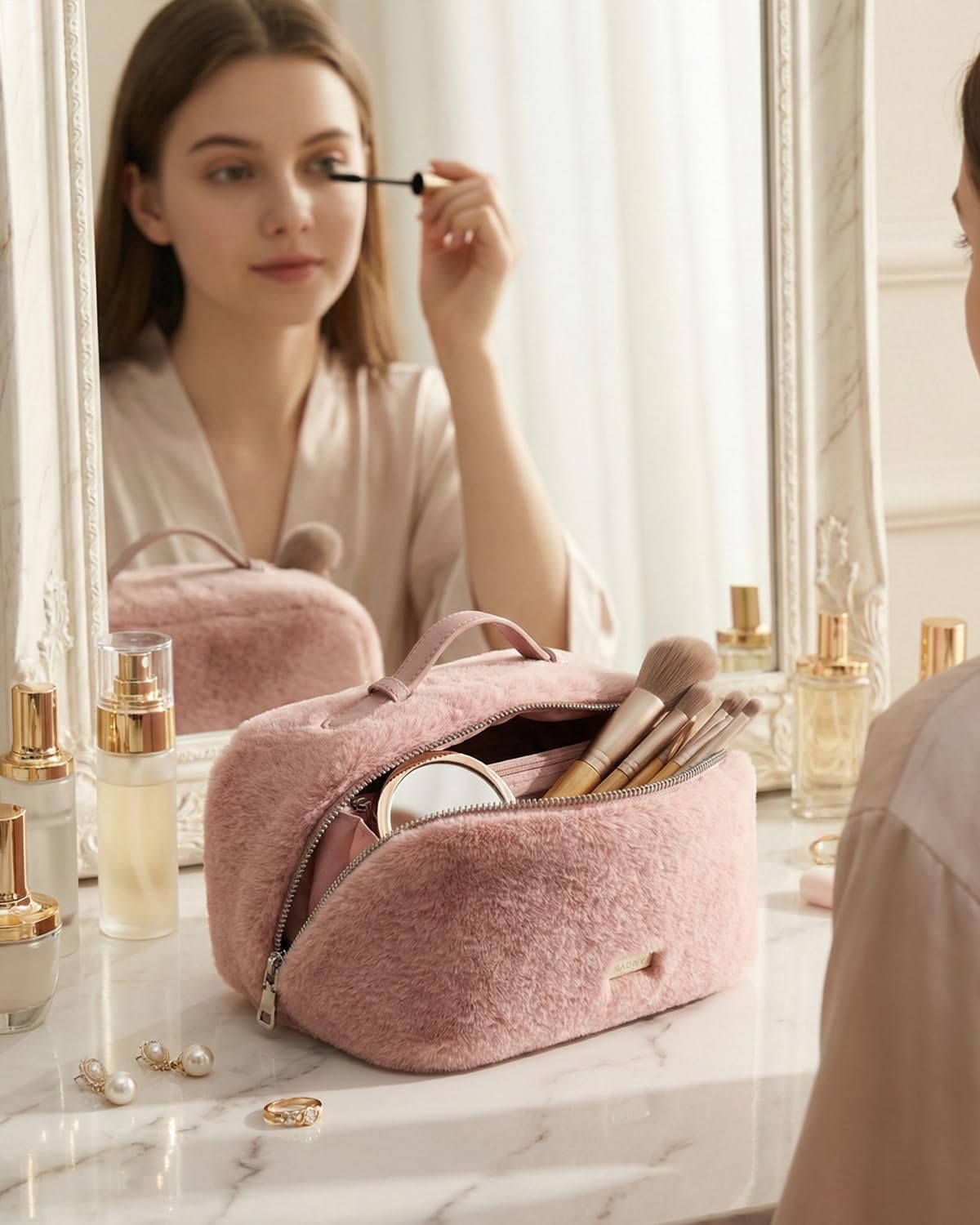 EACHY Travel Makeup Bag,Cute Faux Fur Cosmetic Bag for Women,Portable 180°Wide-Open Flat Make Up Bag,Large Capacity Makeup Pouch Make Up Organizer with Divider and Handle