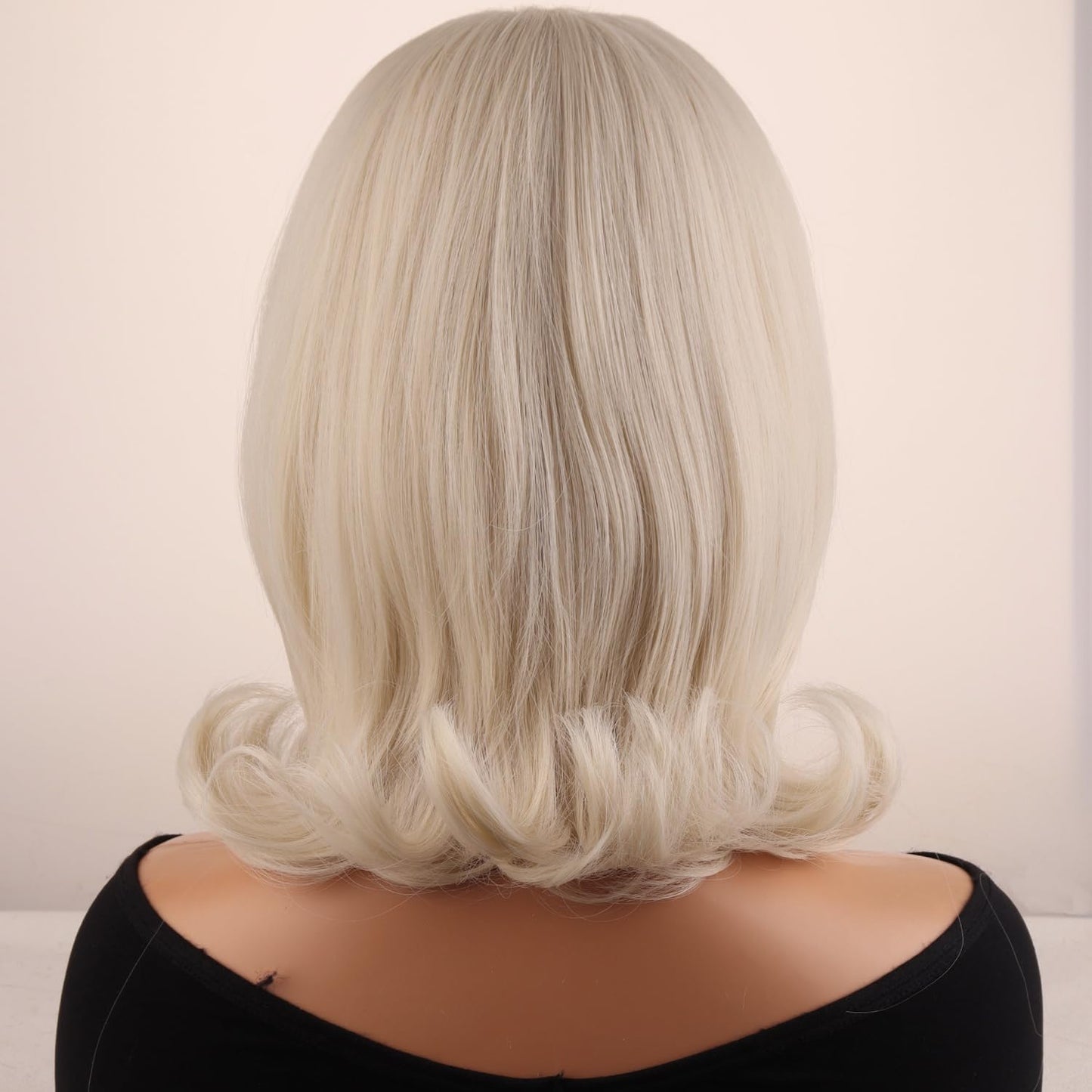 MAGQOO Blonde Wig Women Short Blonde Wig with Bangs Retro Bouffant Beehive Wigs 60s 70s 80s Costume Cosplay Halloween Party with Wig Cap
