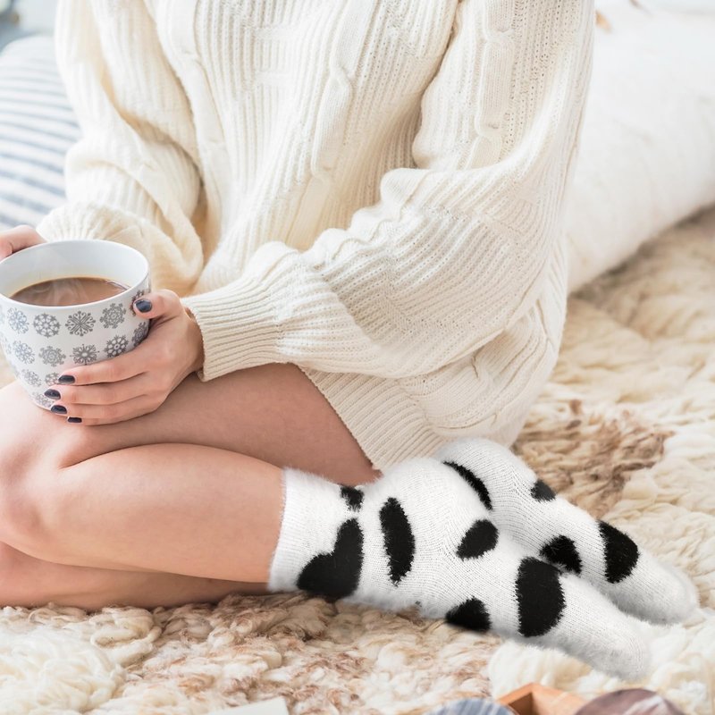 Fourluoo 7 Pcs Cow Gift Set for Women Cute Print Gift Stuff Accessories Including Canvas Bag Socks Mug Keychain Pendant Face Washing Headband Wristband for Cow Lover Themed Birthday Party