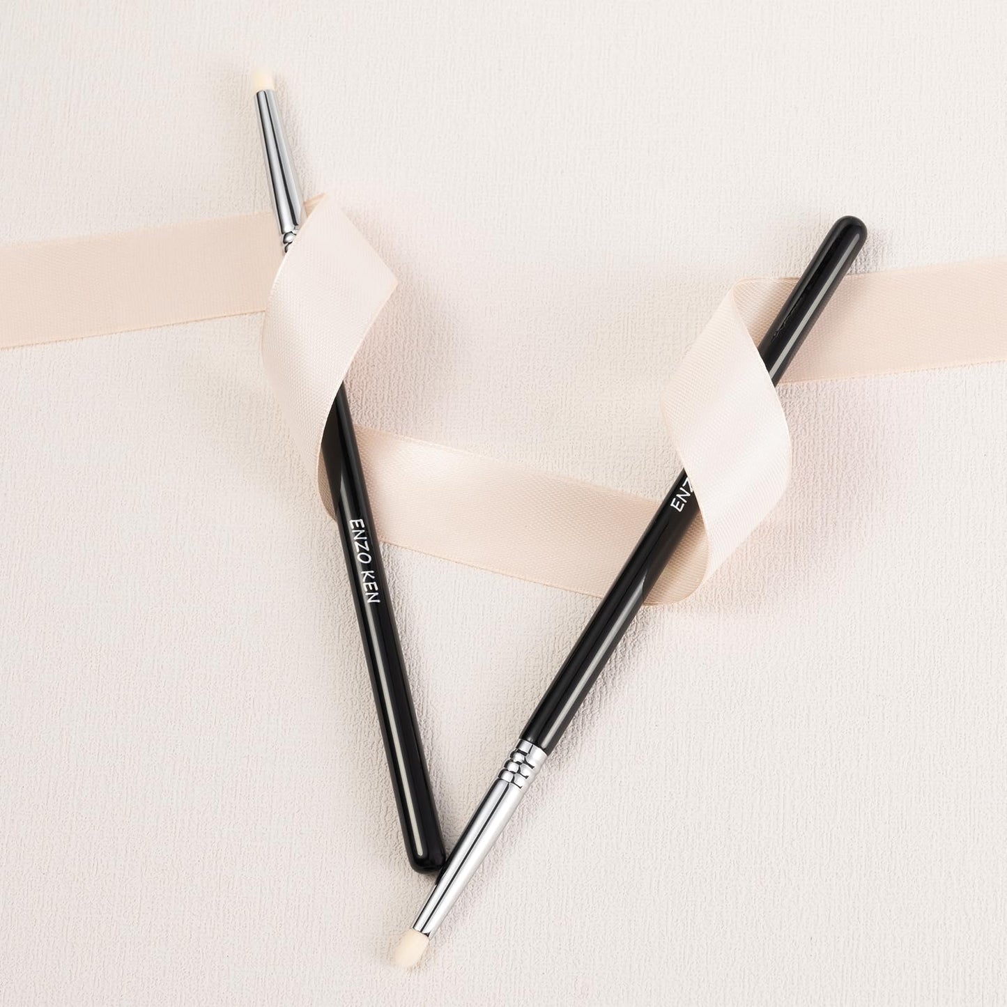 ENZO KEN Natural Goat Hair Eyeshadow Brush, Small Blending Eye Shadow Brush, Eye Shadow Blending Brushes, Eye Blending Brush, Nose Contour Brush, Eyeshadow Blending Makeup Brushes. (E904S)