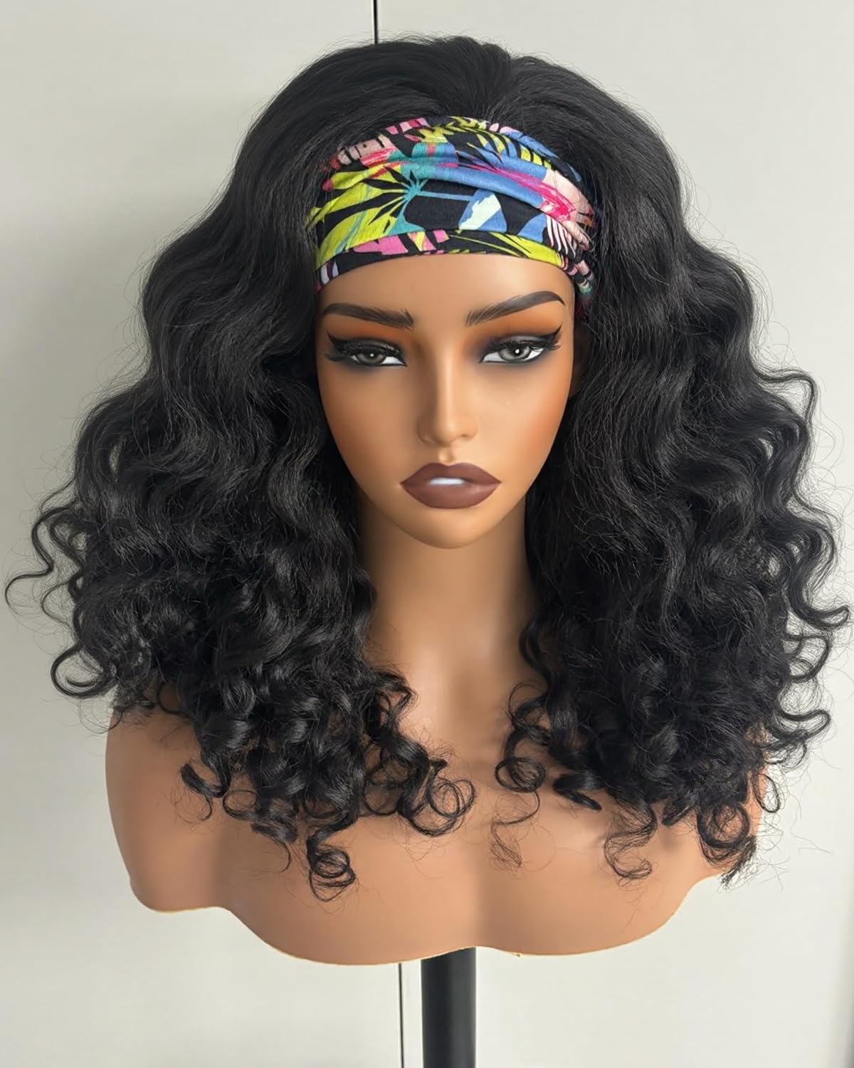 Emistar YAKI Body Wave Headband Wig Loose Curly Heabdand Wigs Glueless Synthetic Hair Natural Black Wigs for Black Women None Lace Front Wigs Headband Wigs 150% Density (Short)