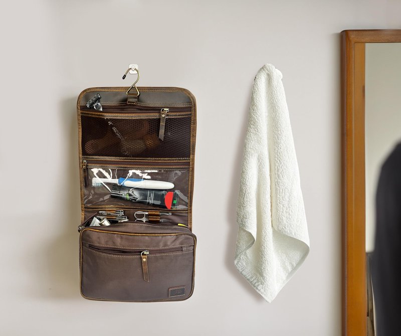 RUSTIC TOWN Leather Hanging Toiletry Bag for Men - Travel Shaving Dopp Kit - Bathroom Shower Toiletries Organizer - Leather Cosmetic Makeup Bag for Women