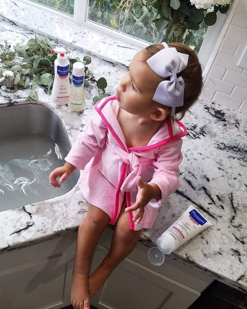 Mustela Baby Soothing Lotion - Moisturizing Body Lotion for Very Sensitive Skin - with Natural Avocado & Schizandra Berry - Fragrance-Free - 6.76 fl. Oz