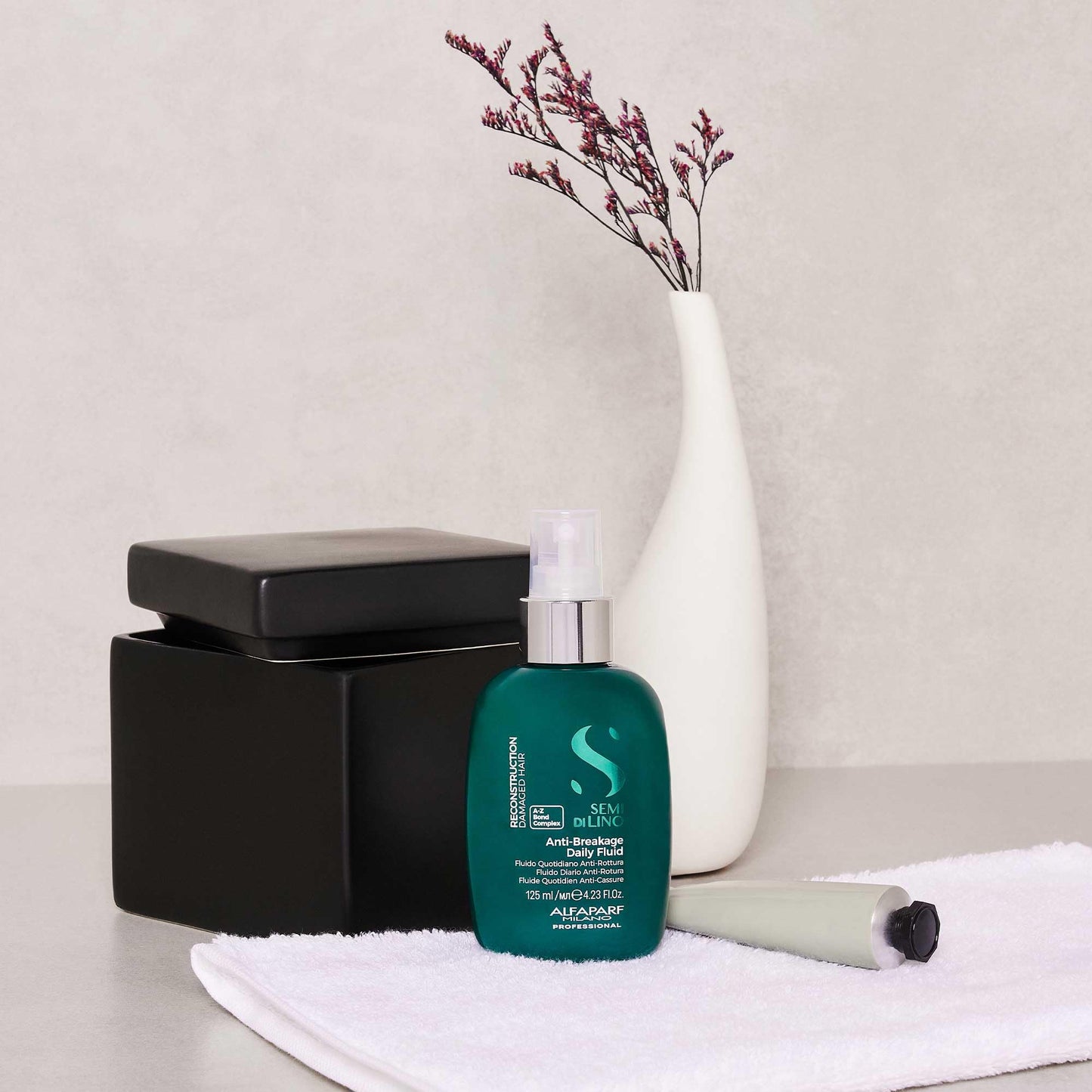 Alfaparf Milano Semi di Lino Reconstruction Reparative Anti Breakage Daily Fluid for Damaged Hair - Bond Building Hair Treatment - Heat Protection Spray - Adds Shine - Strengthening - (4.23 oz)