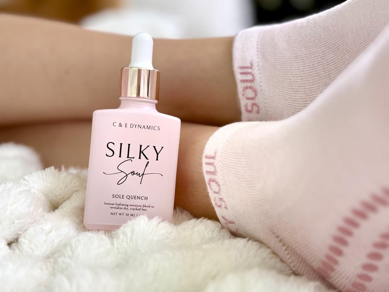 Moisturizing Socks for Dry Feet & Cracked Heels – Silky Soul Silicone Infused Hydrating Foot Care Socks with Tincture, Reusable Overnight Foot Repair & Heel Softening Treatment