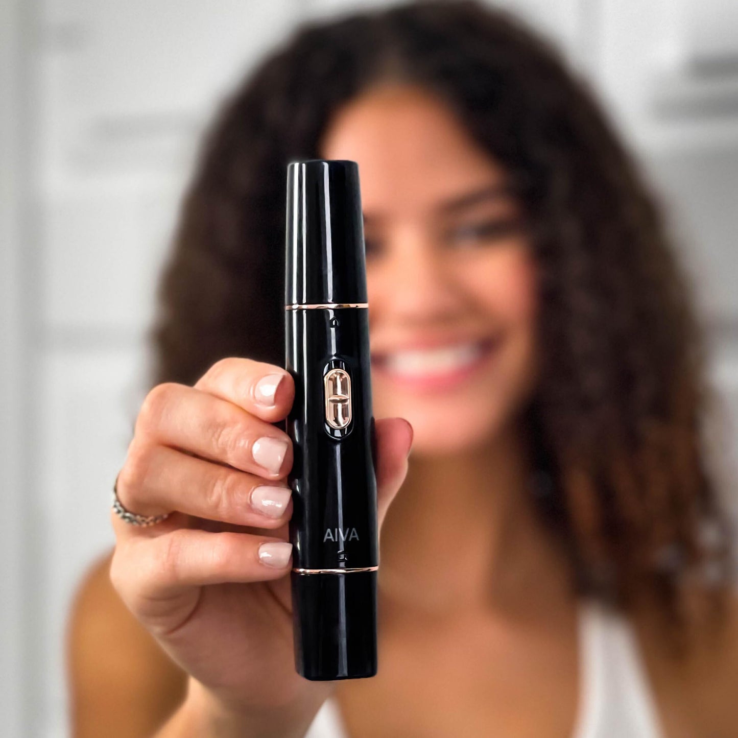 SPA SCIENCES - AIVA Deluxe – Patented Dual 2-in-1/Double Sided Facial Hair Remover & Eyebrow Trimmer USB Rechargeable with Built-in LED Lights & 2 Extra Replacement Heads
