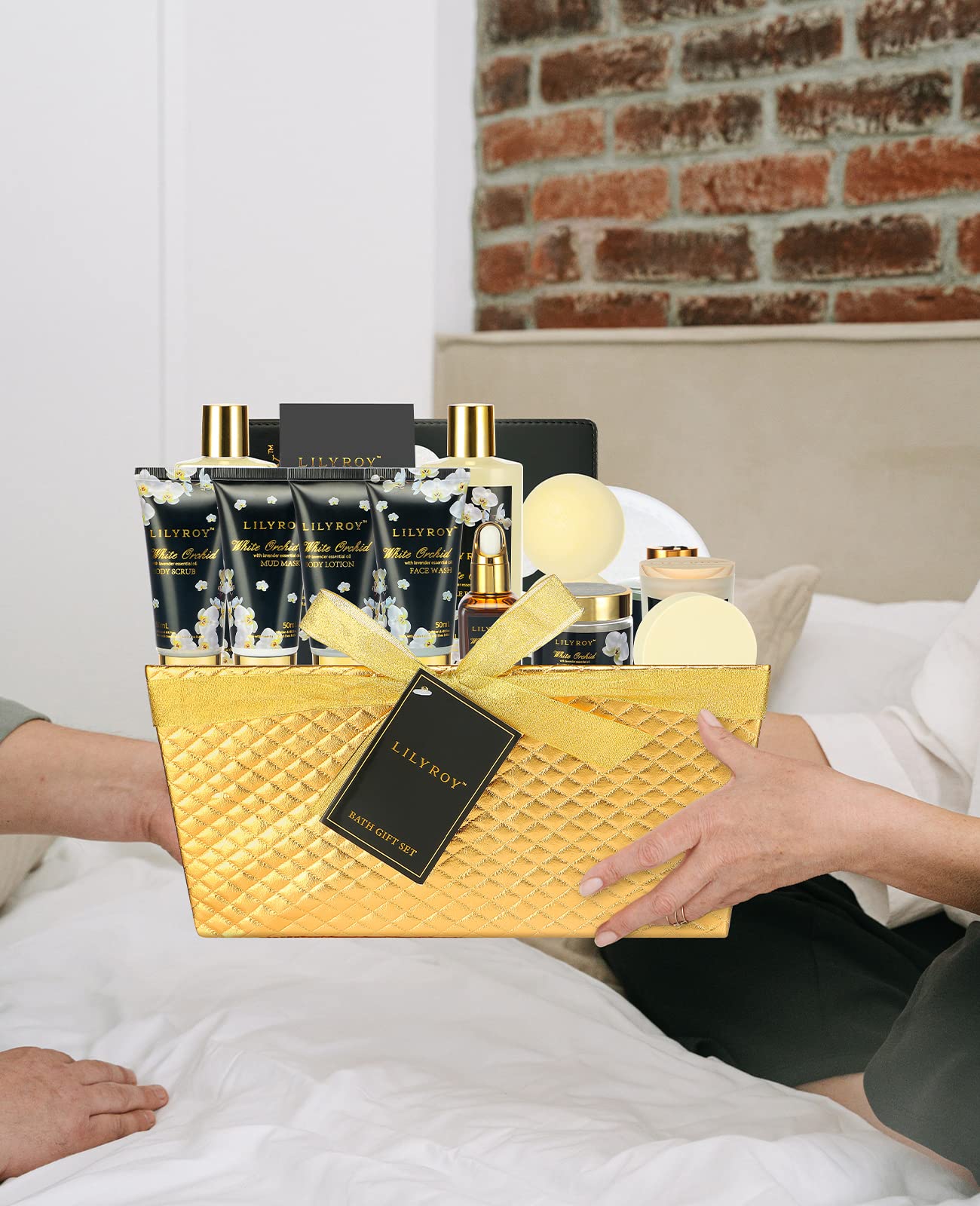 Christmas Gifts for Women and Men - 18-Piece Luxury Gold Spa Gift Set, Premium Bath Collection | Father's Day, Mothers Day Gifts, Birthday Gifts, All Occasion Ultimate Holiday Gift for Her & Him