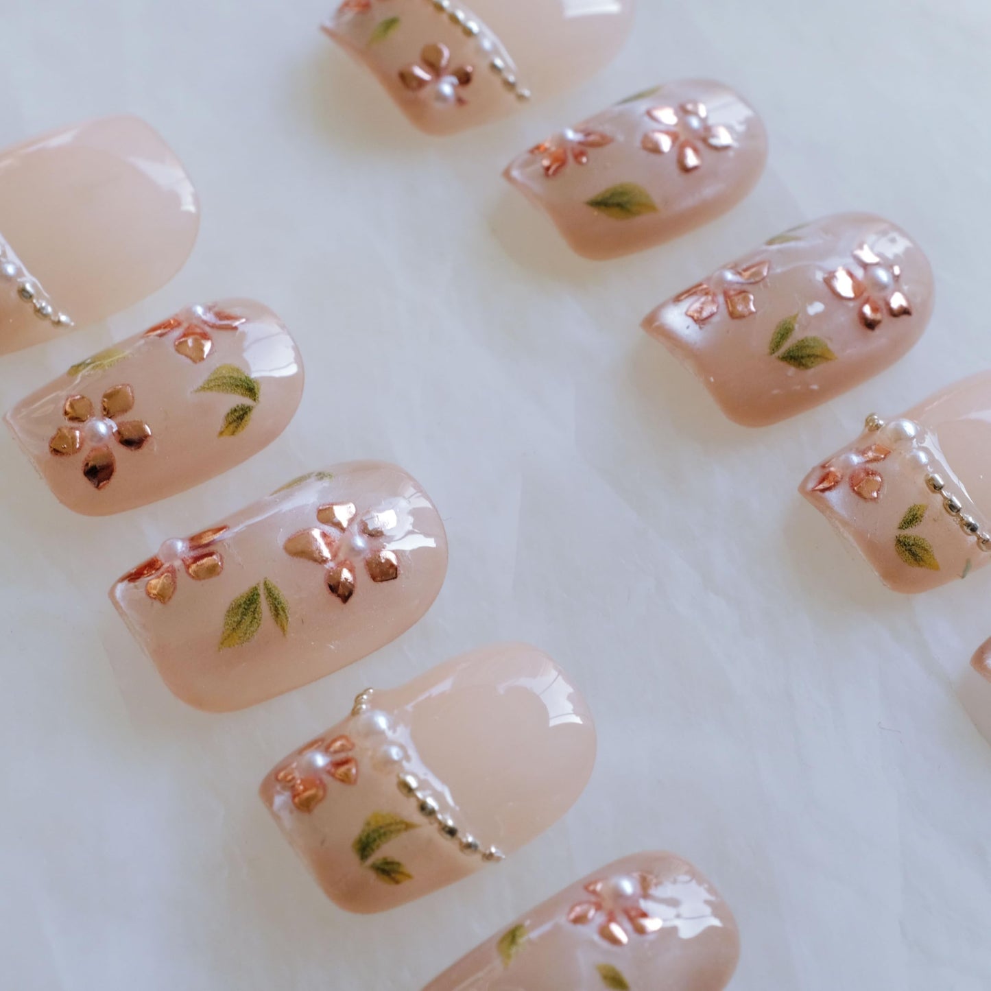 [GLORS] Short Square Press On Nails, Nude Pink with Rose Gold Foil and Pearl Accents, 10 Pieces (Large, SS)