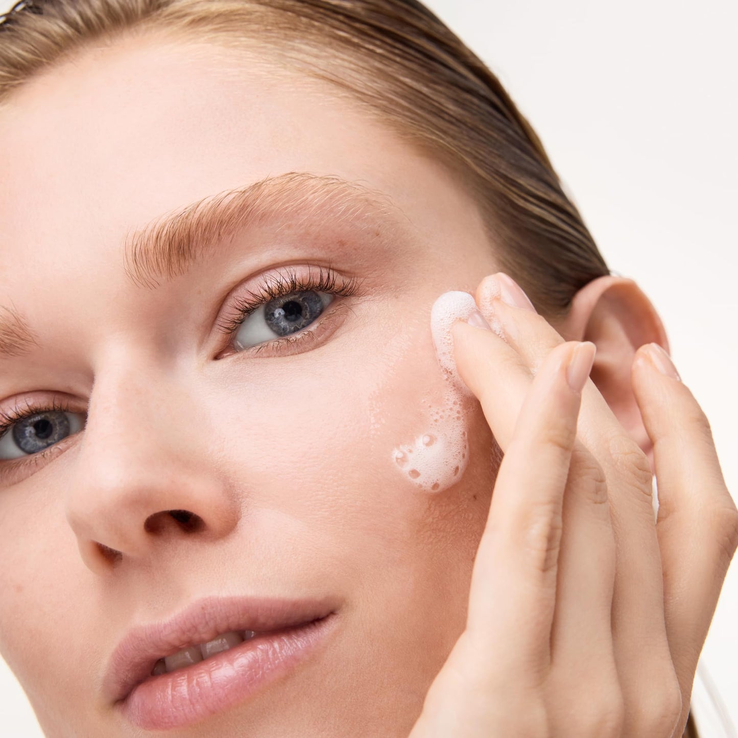 Catrice Soft Glam Foam Primer, Hydrating Glow, Radiant Finish (010 | Pink)