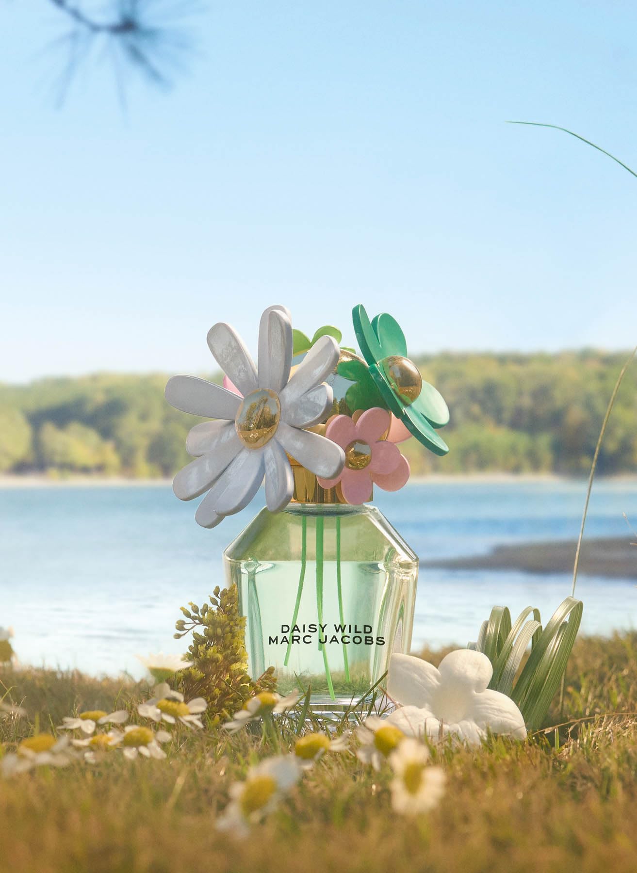 Marc Jacobs Daisy Wild Eau de Parfum - Adventurous Floral Women's Perfume - With Notes of Banana Blossom Accord, Jasmine & Macadamia Accord, Sandalwood & Vetiver des Sables 1.67 fl. Oz