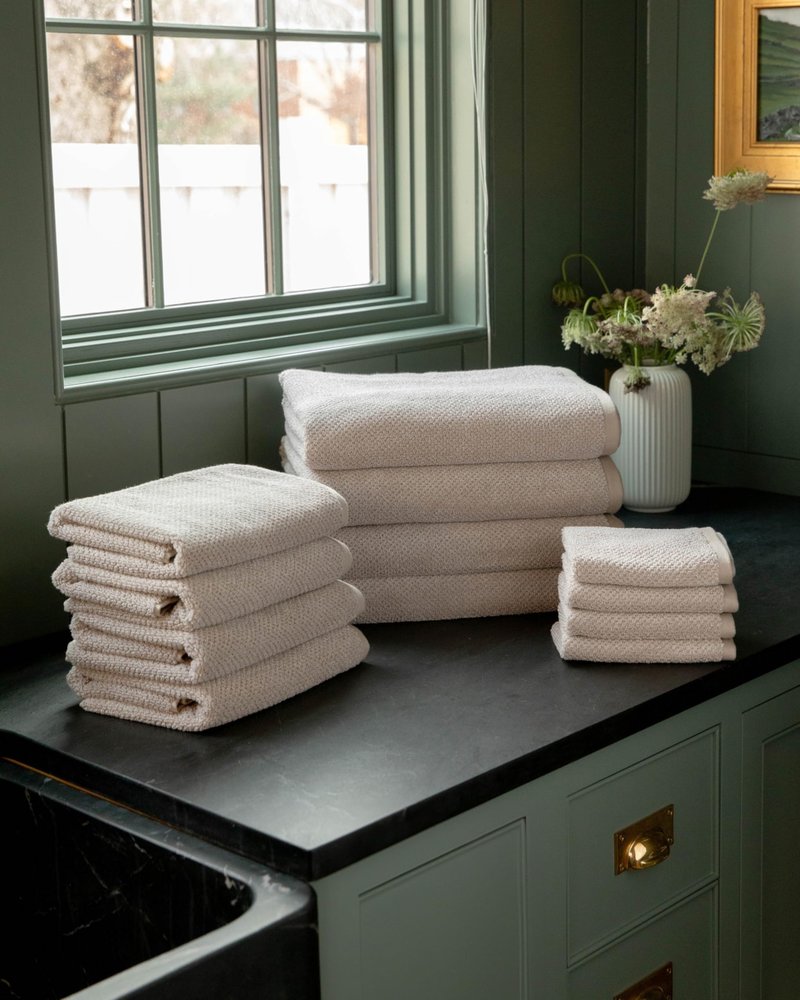 Cozy Earth Nantucket 60% Cotton 40% Viscose from Bamboo Washcloth - 600 GSM Plush & Fast-Drying with Rice Weave Pattern - 4 Pack 13" x 13" Luxury Washcloth - Sand
