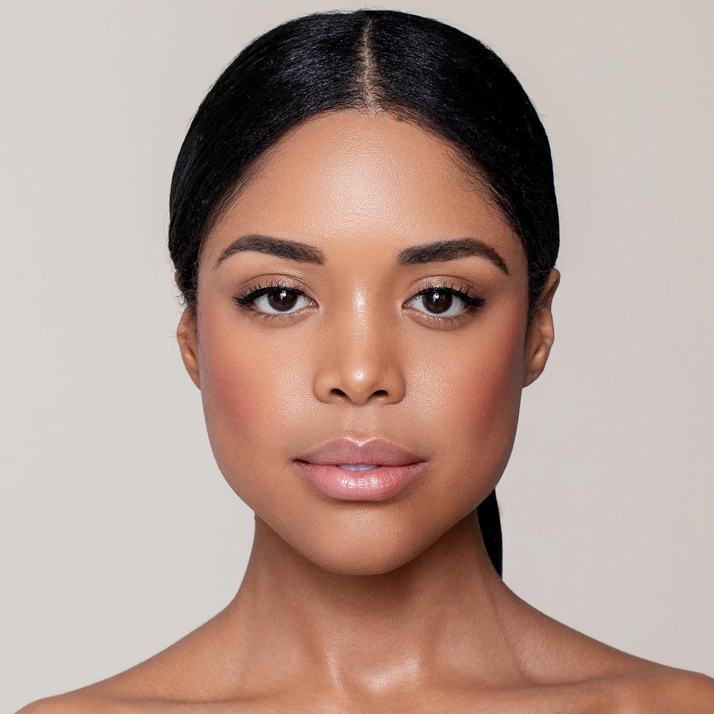 Kevyn Aucoin The Contrast Stick, Chiseled color (medium golden brown, warm undertone): A contour makeup crayon for adding angles, depth, structure and definition. All-day pigments. Made in Italy.