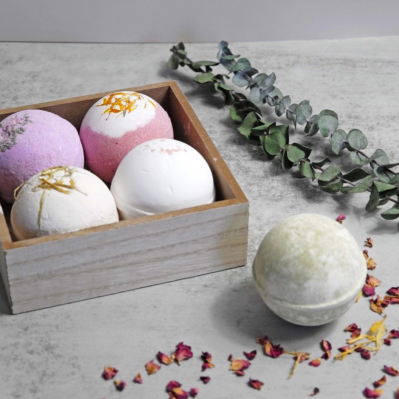 Handmade Bath Bombs Gift Set 6 Pack, Scented with Essential Oils, Spa Gift for Women