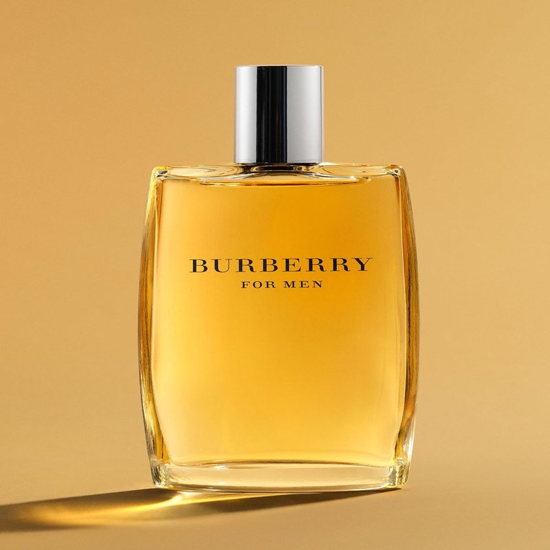 Burberry Classic Eau de Toilette - Woody Men's Cologne with Bergamot, Mint & Sandalwood - Long-Lasting Fragrance