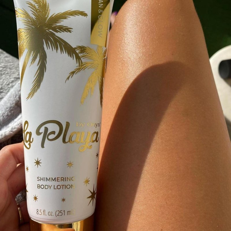 Onyx La Playa Tan & Glow Body Shimmer - Tan Extender & Illuminating Moisturizer - Anti-Streak After Tanning Lotion & Body Highlighter with Anti-Cellulite & Moisturizing Effect, Paraben Free, 8.5 fl oz