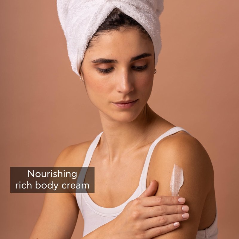Apivita Royal Honey Rich Moisturizing Body Cream, Deeply Moisturizes, Nourishes & Replenishes with Honey & Beeswax