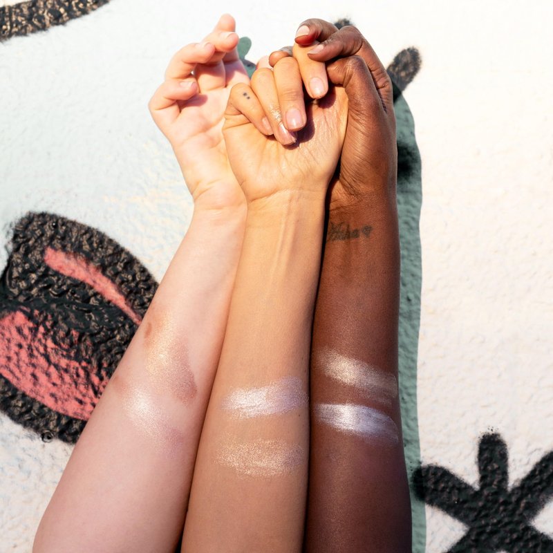 Ere Perez - Natural Vanilla Highlighter Balm | Creamy, Dewy Finish, Easy To Blend, Sensitive Skin Safe | Vitamin E | Vegan, Cruelty-Free, Clean Beauty (Falling Star)