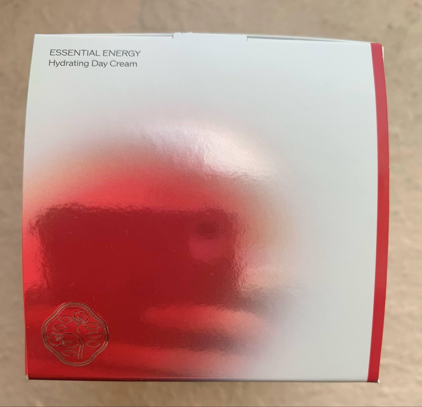 Shiseido Essential Energy Hydrating Day Cream Broad Spectrum SPF 20 - 50 mL - Visibly Reduces the Look of Pores & Fine Lines - With Hyaluronic Acid - 24-Hour Hydration - All Skin Types