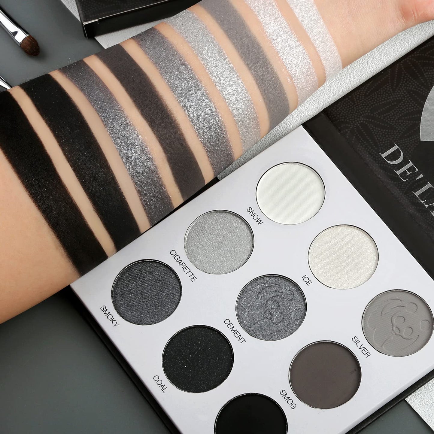Afflano Black Red Eyeshadow Palette Smokey Eyes Makeup, Highly Pigmented True Red Eye Shadow + Blendable Dark Grey Silver Makeup Palette 2 Pcs., for Halloween SFX Vampire Special Effects Clown Makeup
