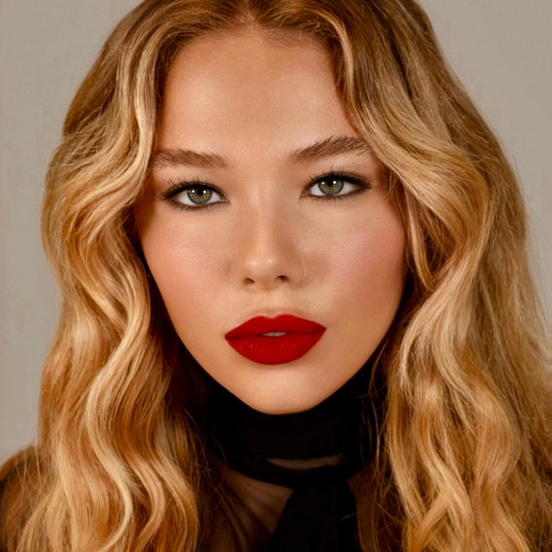 MĒTIER Matte Lipstick, Long-Lasting, Highly Pigmented Color, Infused with Argan Oil & Vitamin E (New York - classic red)