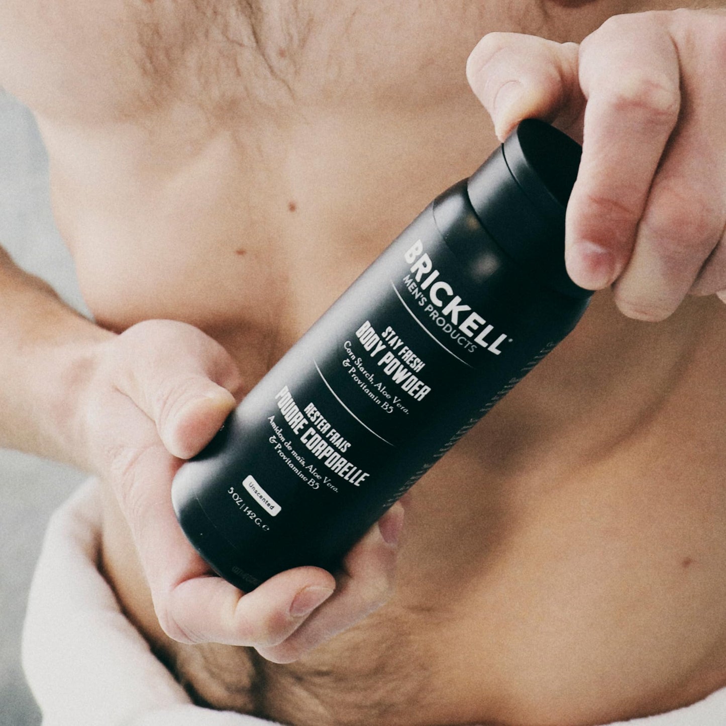 Brickell Men's Products Stay Fresh Body Powder for Men, Talc-Free, Absorbs Sweat, Keeps Skin Dry, with Aloe, Pro-Vitamin B5, and Corn Starch, 5 oz, Scented