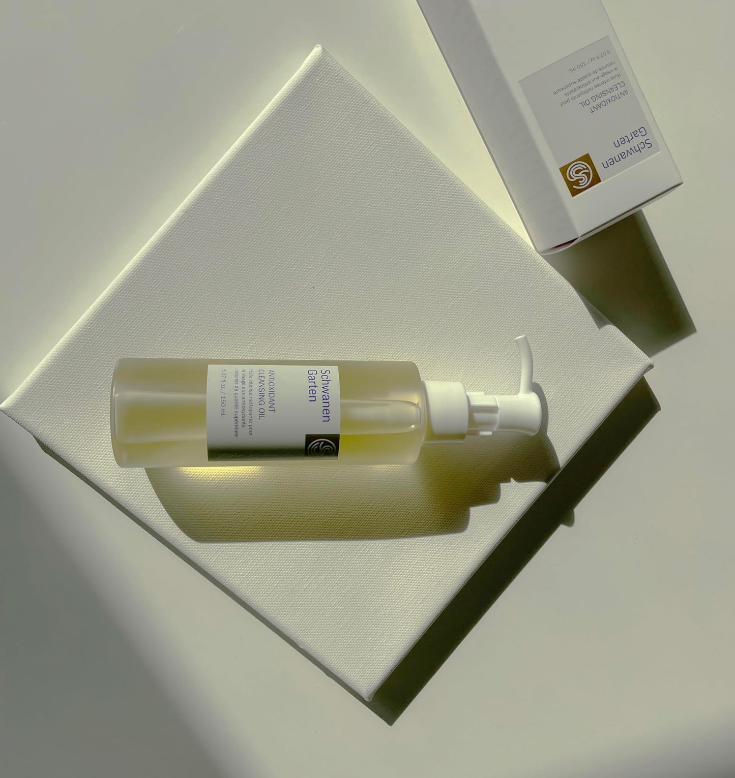 Schwanen Garten Cleansing Oil 5.07oz / 150ml - Gently oil-based deep cleanser, Makeup Remover, Organically grown & Handpicked ingredients, Vegan, Clean beauty