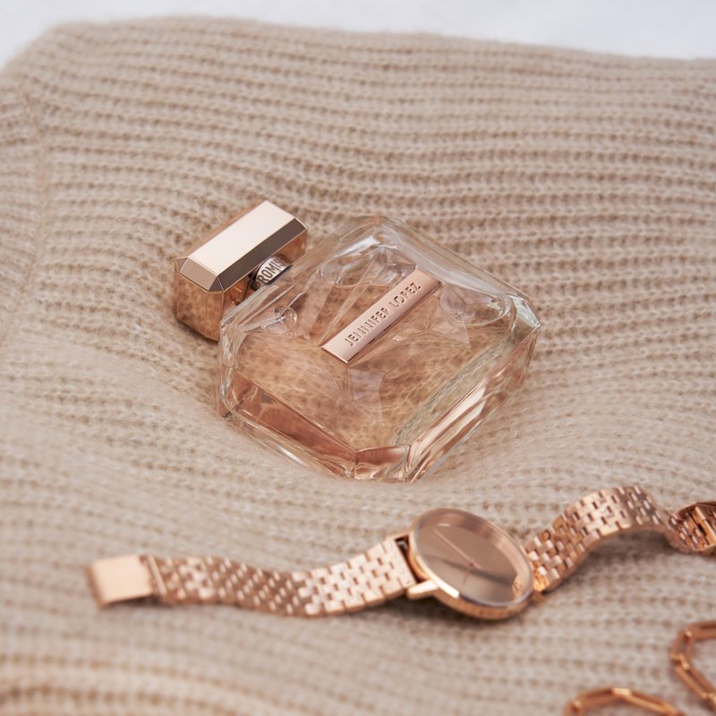 Jennifer Lopez Promise Perfume, Eau De Parfum Spray 3.4 Fl Oz (100 ml) Floral Woody Womens Perfume, Notes of Citrus, Amber, Dewy Honeysuckle