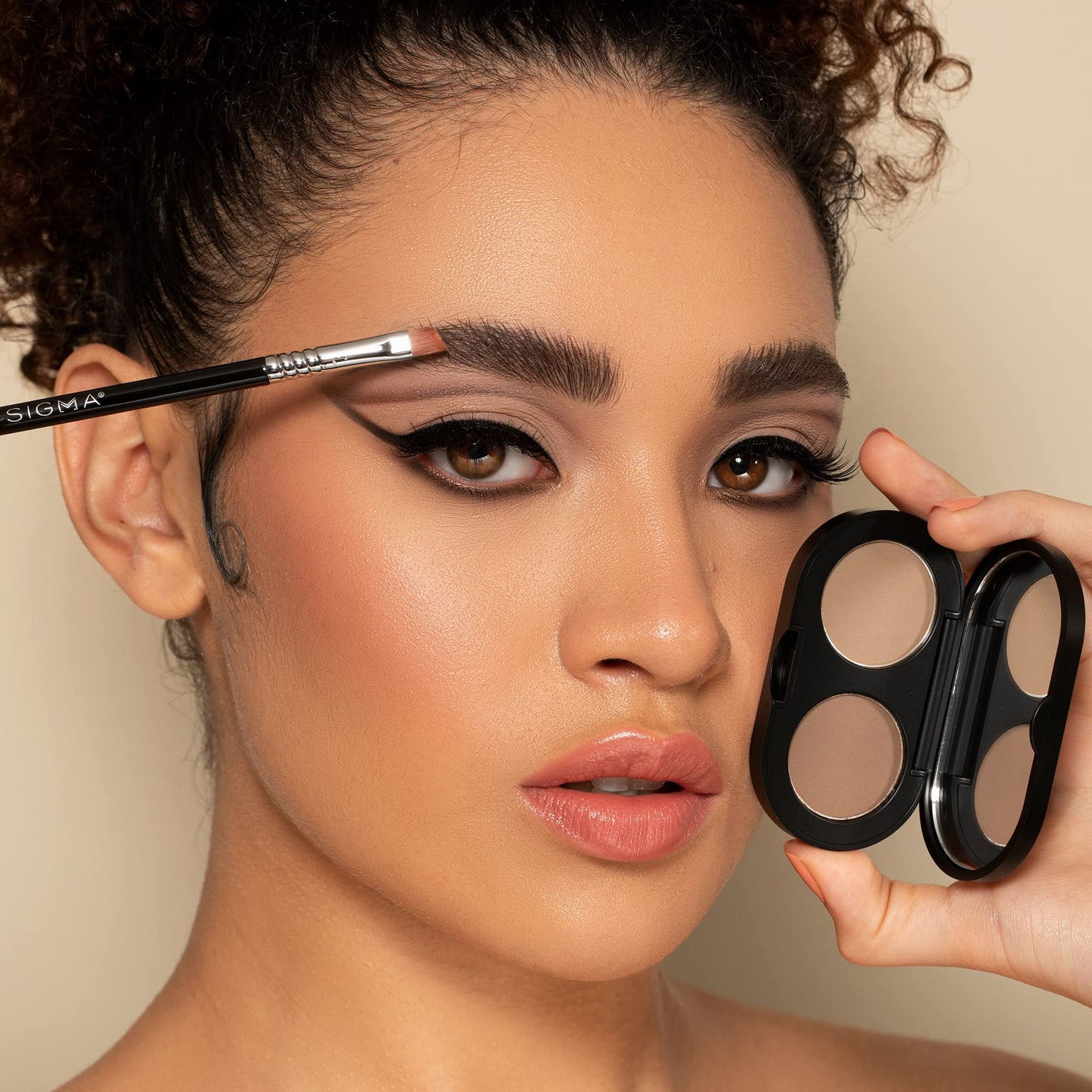 Sigma Beauty Color + Shape Brow Powder Duo - Eye Brow Palette for Natural, Defined Brows - Dark & Light Brow Powder to Tint & Highlight - Vegan, Paraban Free, Sulfate Free Mirror Included - Light