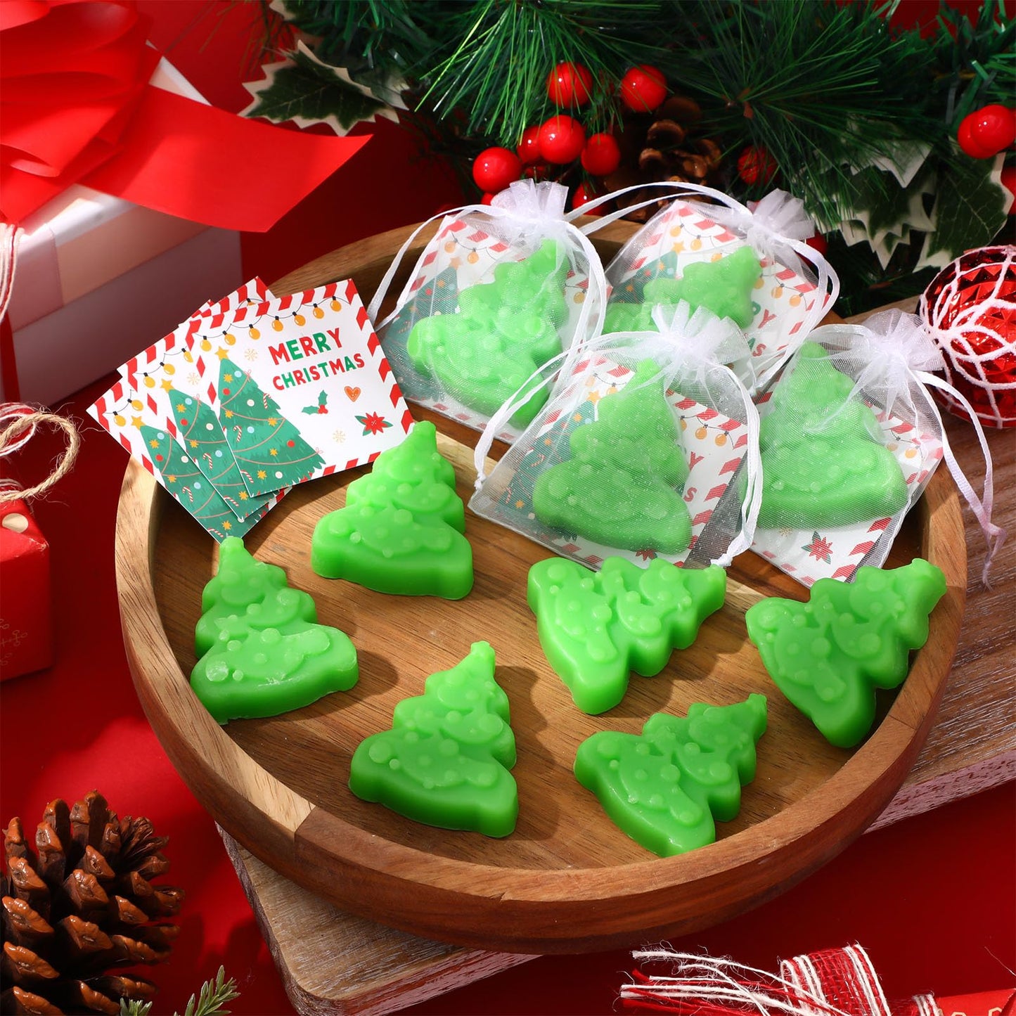 Leelosp 50 Sets Christmas Tree Soap Bar Gift Bulk Christmas Handmade Soaps with Card and White Organza Bags for Xmas Party Favors Gifts for Guests