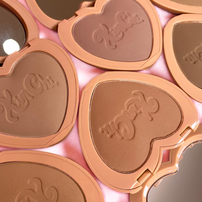 KimChiChic Beauty Thailor Bronzer, Silky Matte Finish for a Sun-Kissed Glow, Buildable Formula, Heart-Shaped Compact with Mirror, Cruelty-Free, I Went to Venice